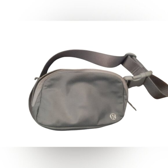 Lululemon Everywhere Belt Bag Gray Grey - Picture 6 of 11